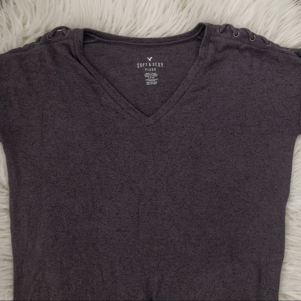 small American Eagle shirt